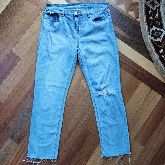 Old Navy Perfectly Straight Mid-Rise Jeans Size 6 - Picture 3 of 16